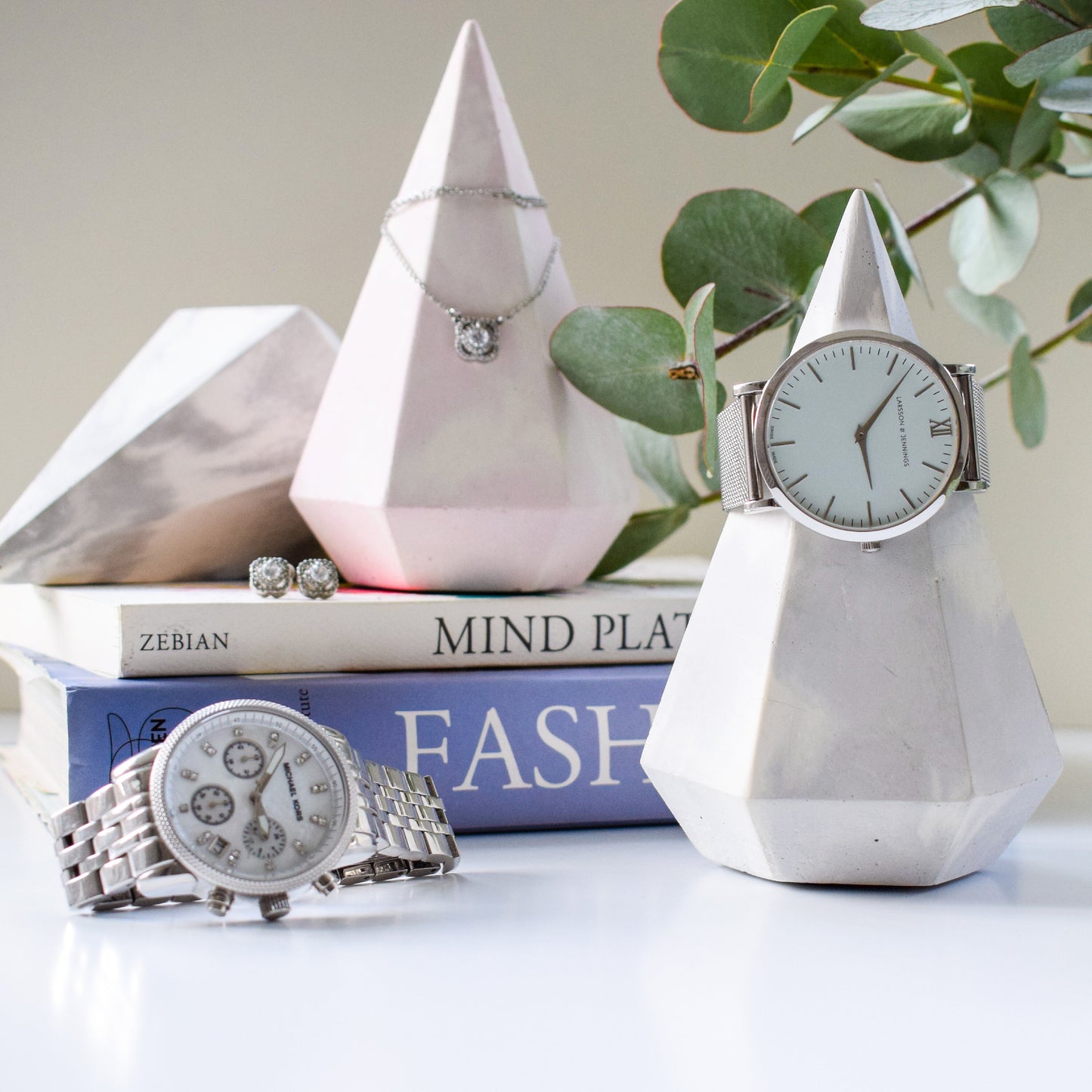Concrete Jewellery Holder