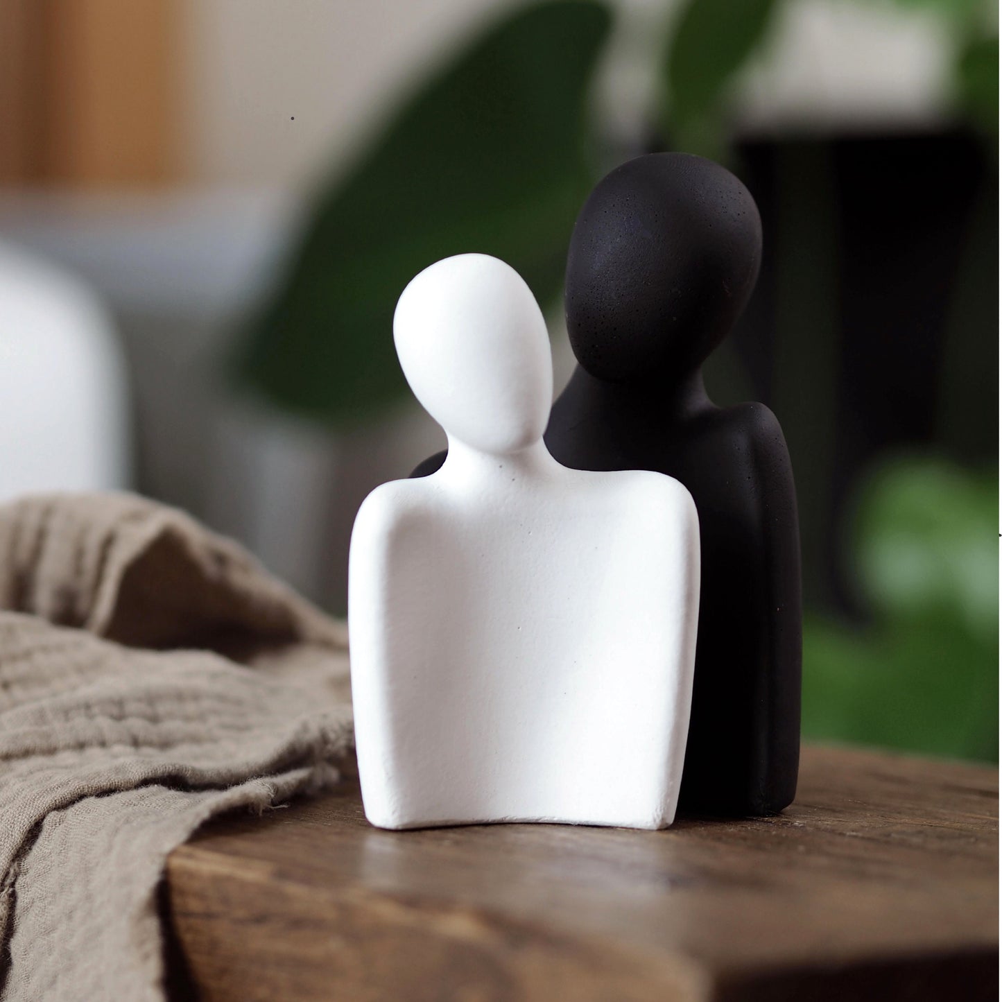 Concrete lovers couple statue, shelf decor, unique handmade gift, coffee table decor, sculpture figurines, silhouette couple ornament