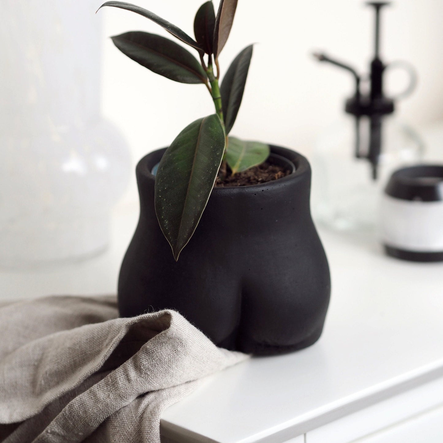 Concrete Bum Planter\Pot