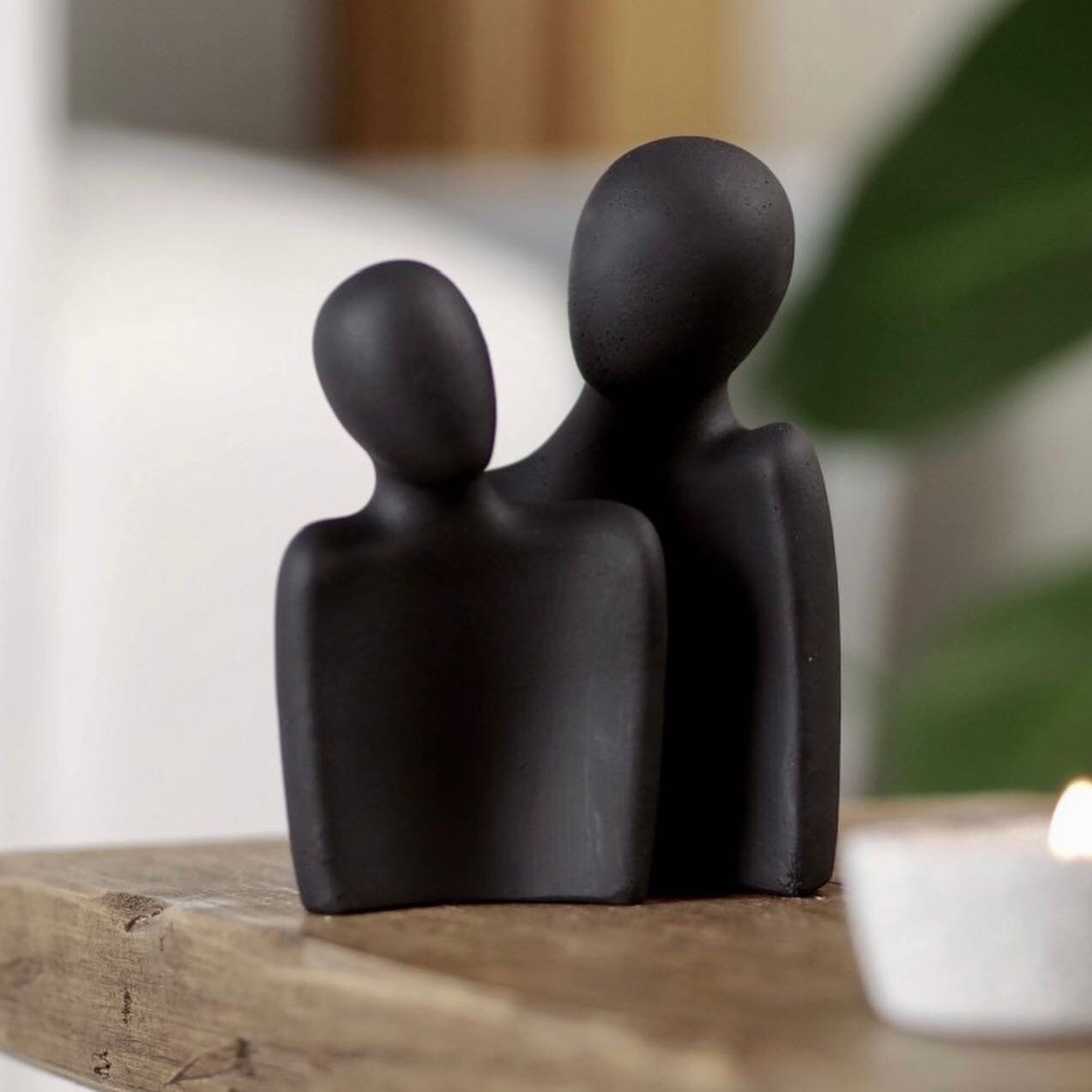 Concrete lovers couple statue, shelf decor, unique handmade gift, coffee table decor, sculpture figurines, silhouette couple ornament