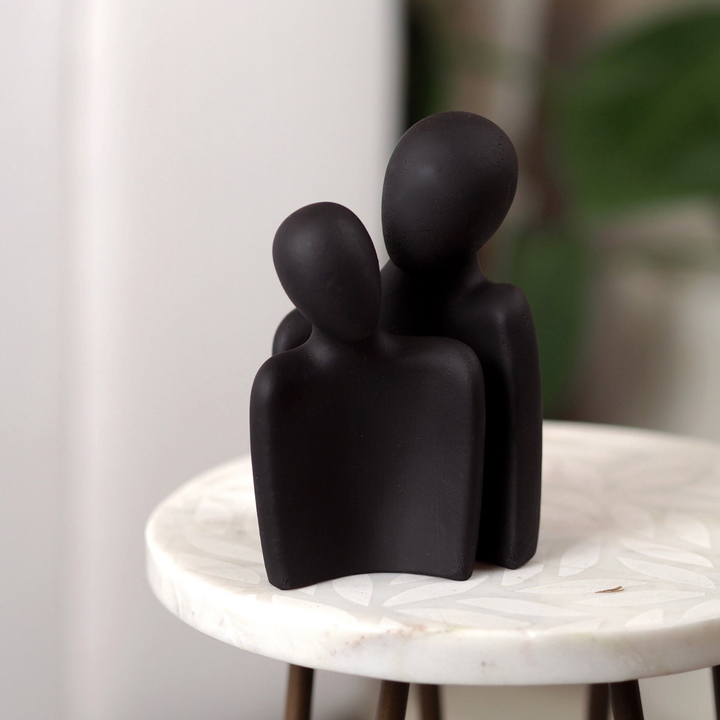 Concrete lovers couple statue, shelf decor, unique handmade gift, coffee table decor, sculpture figurines, silhouette couple ornament