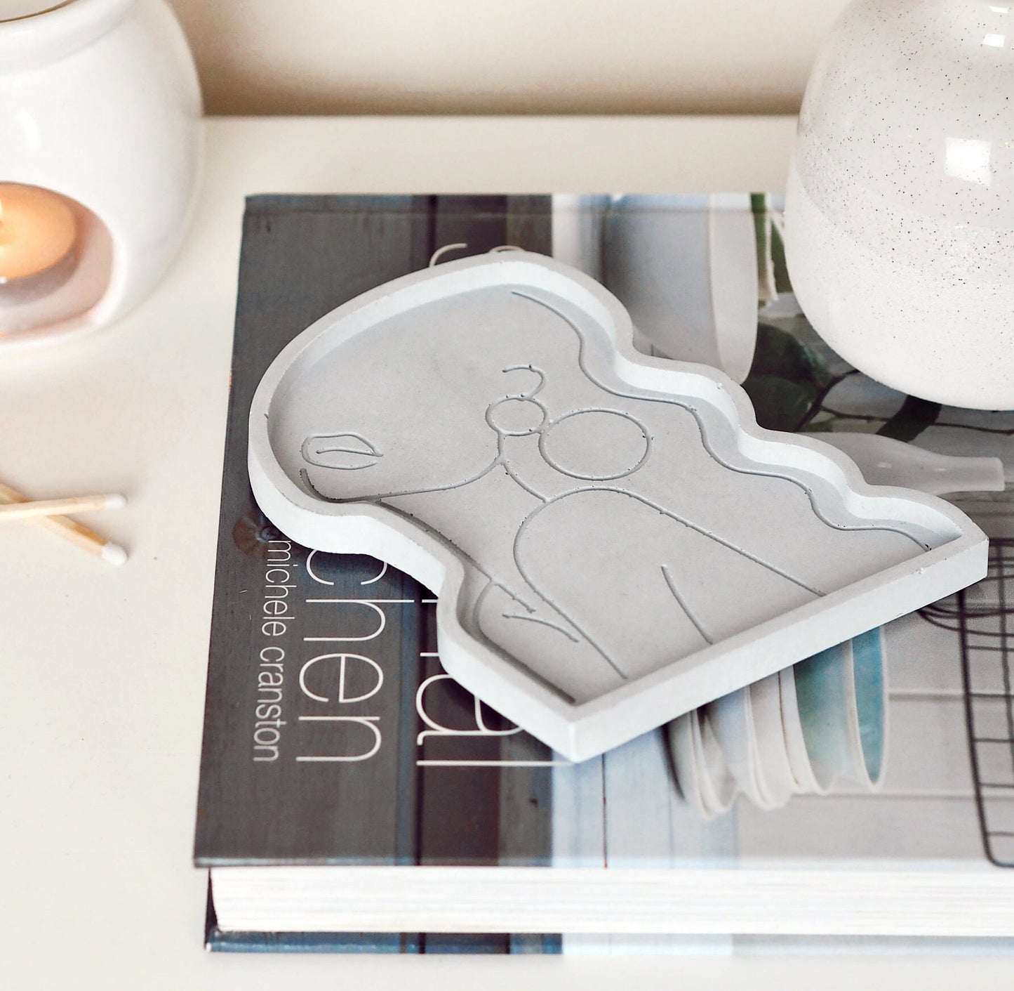 Concrete Face Outline Trinket Tray