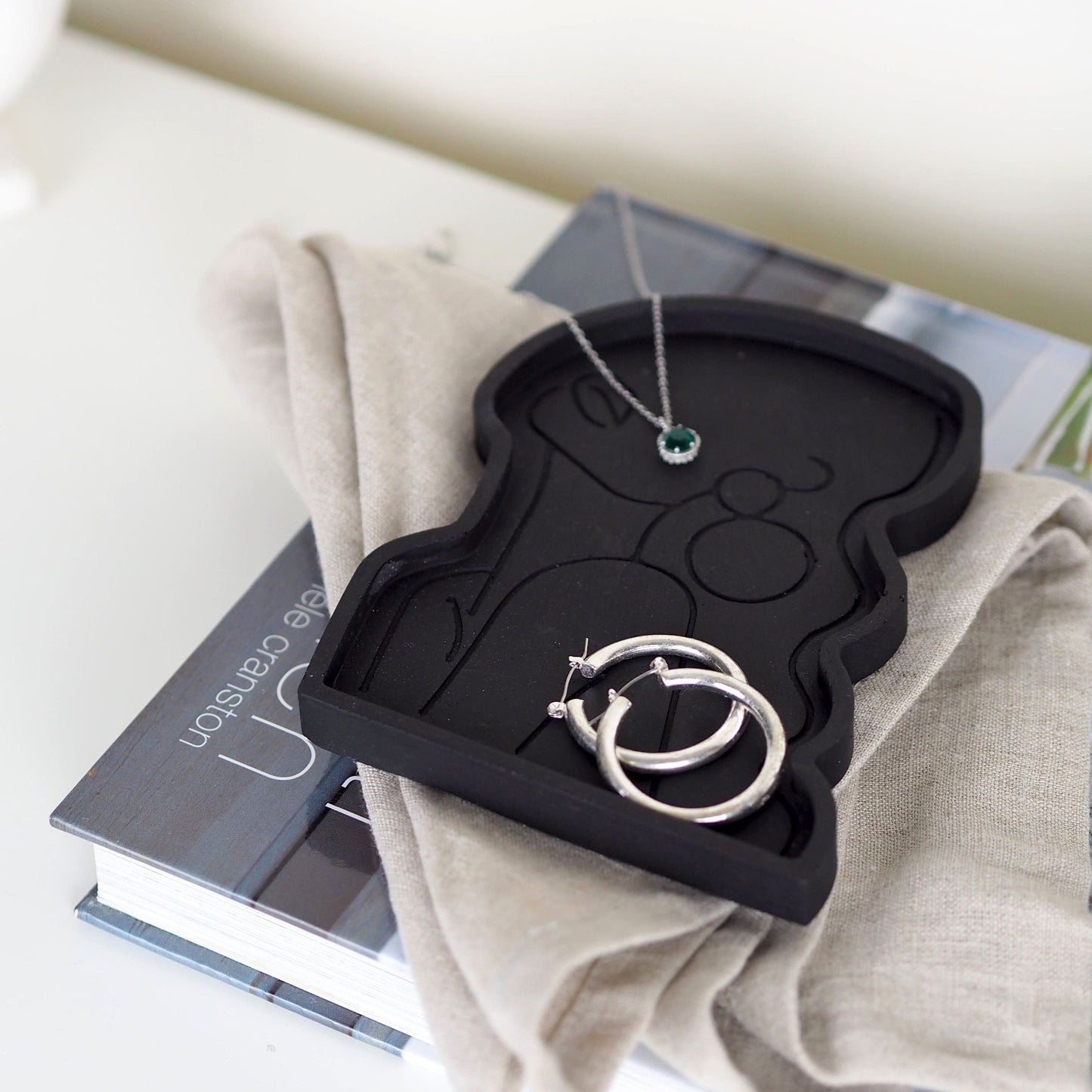 Concrete Face Outline Trinket Tray