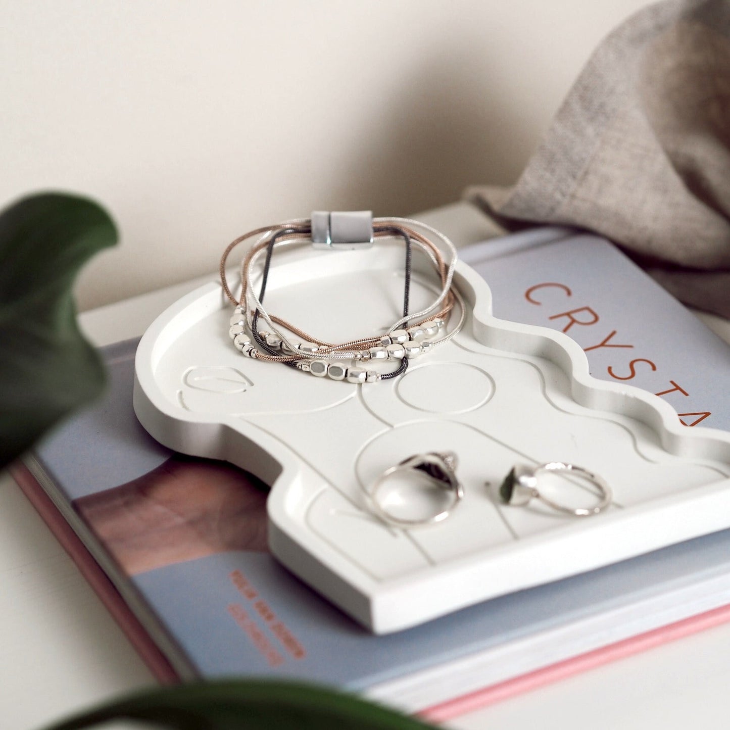 Concrete Face Outline Trinket Tray