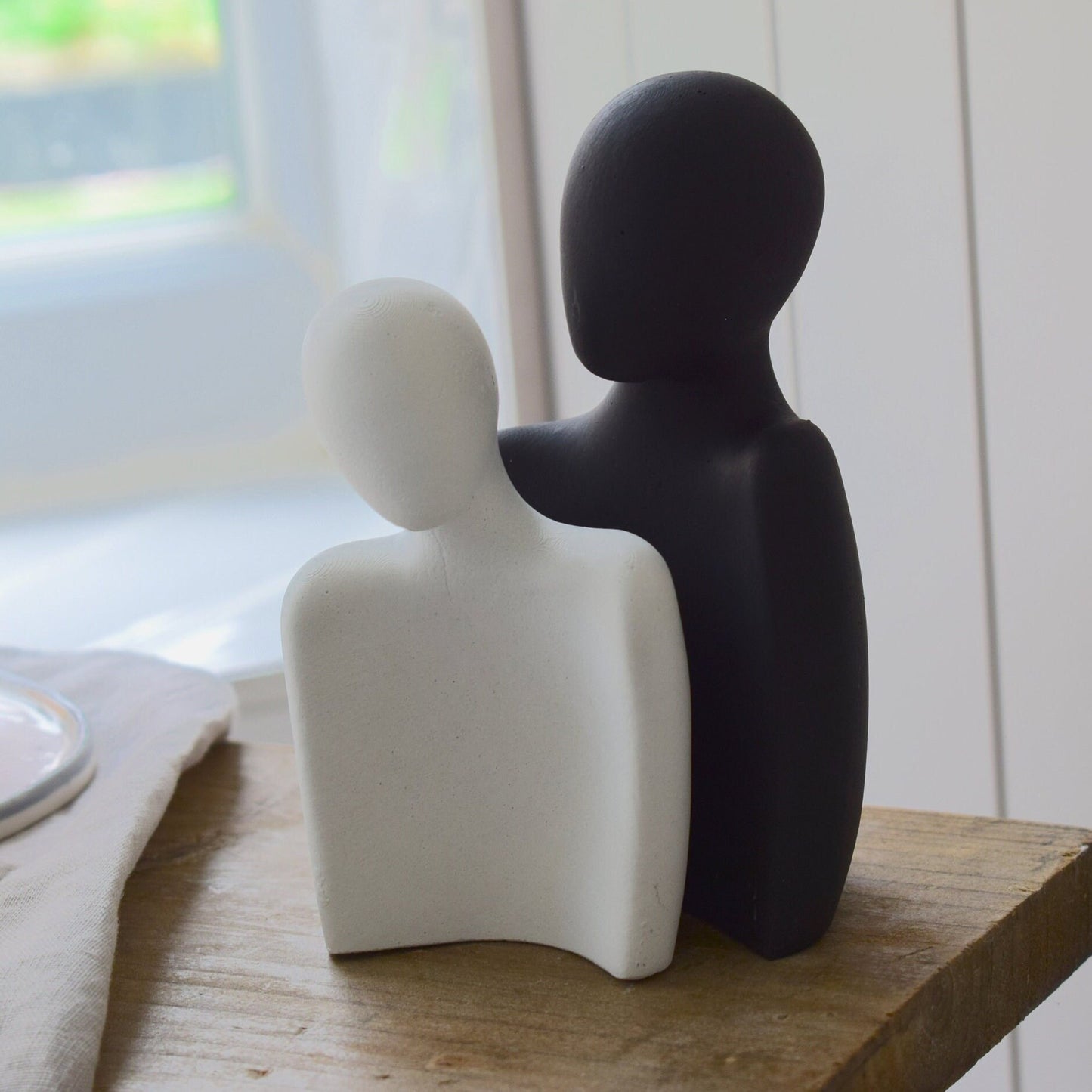 Concrete lovers couple statue, shelf decor, unique handmade gift, coffee table decor, sculpture figurines, silhouette couple ornament