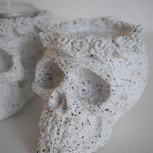 Load image into Gallery viewer, Concrete Skull Tea Light Holders
